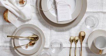 Galda&#x20;trauki&#x20;un&#x20;piederumi